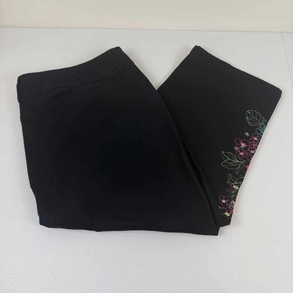 Venezia Womens Plus Size 28 Black Floral Embroidered Sequin Capri Pants Stretch